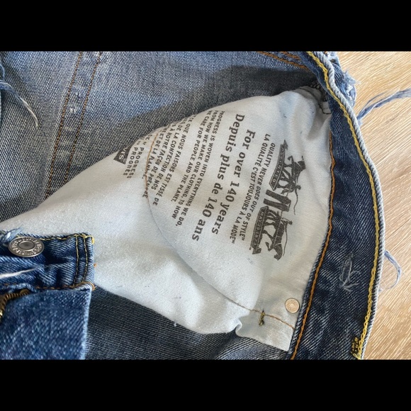 LEVIS vintage distressed short (too big for me) :( - Picture 9 of 14